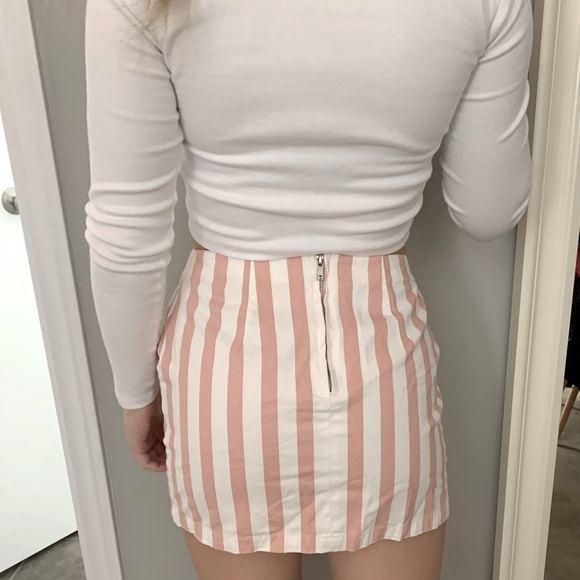 Pink striped miniskirt - Picture 3 of 3